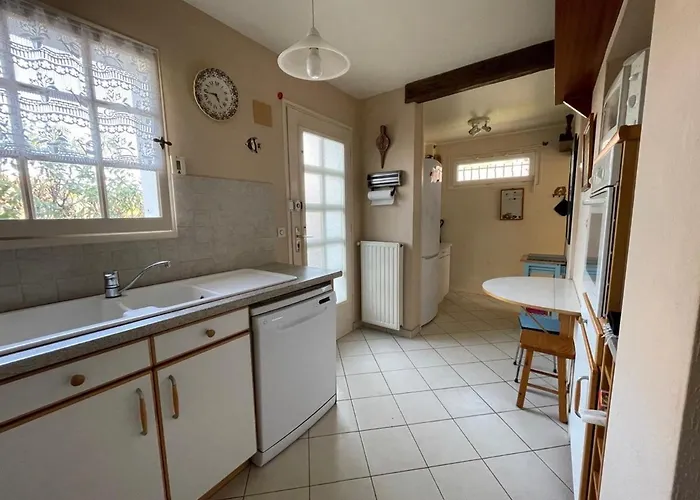 5 Pieces Avec Jardin, A 400m De La Et 600m Des Commerces, Wifi Et Barbecue Inclus - Fr-1-361-20 Tatil Evi *