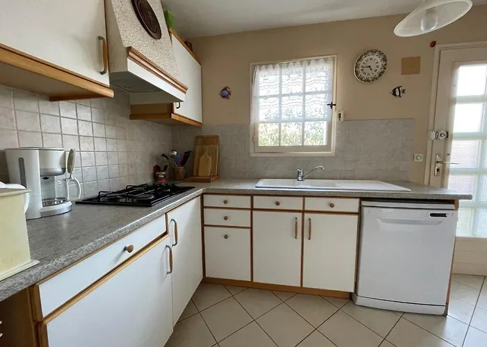 5 Pieces Avec Jardin, A 400m De La Et 600m Des Commerces, Wifi Et Barbecue Inclus - Fr-1-361-20