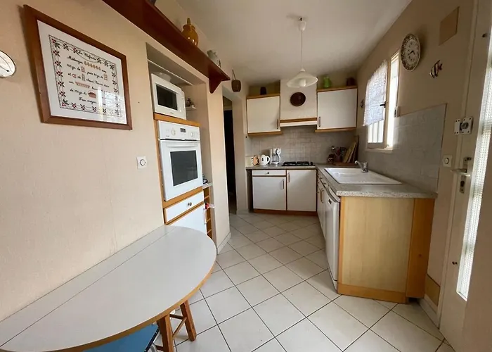 5 Pieces Avec Jardin, A 400m De La Et 600m Des Commerces, Wifi Et Barbecue Inclus - Fr-1-361-20 * Jullouville-les-Pins