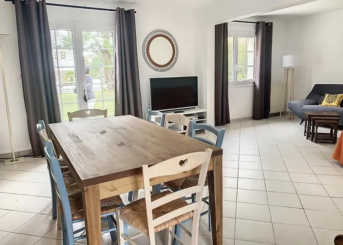 5 Pieces Avec Jardin, A 400m De La Et 600m Des Commerces, Wifi Et Barbecue Inclus - Fr-1-361-20